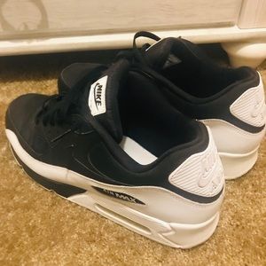 Men’s Nike Black and White Sneakers Size 14